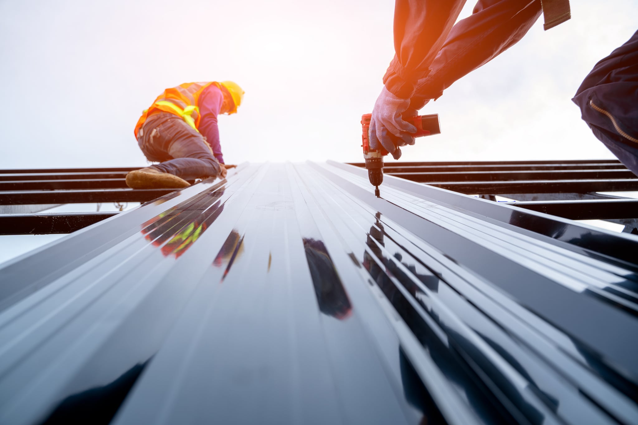 Deux professionnels du Groupe Rolaix coordonnant un chantier