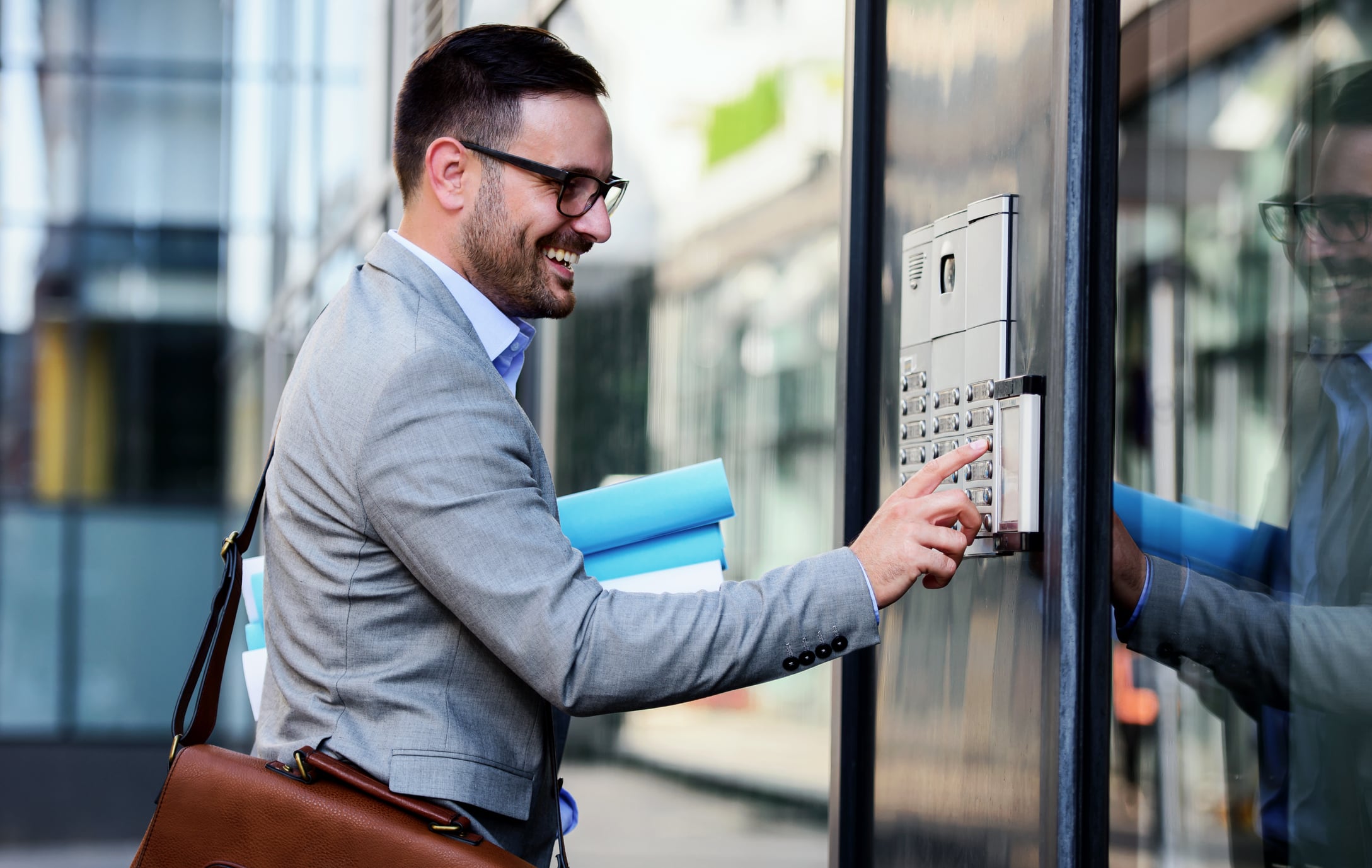 Installation de contrôle d’accès par digicode et interphone